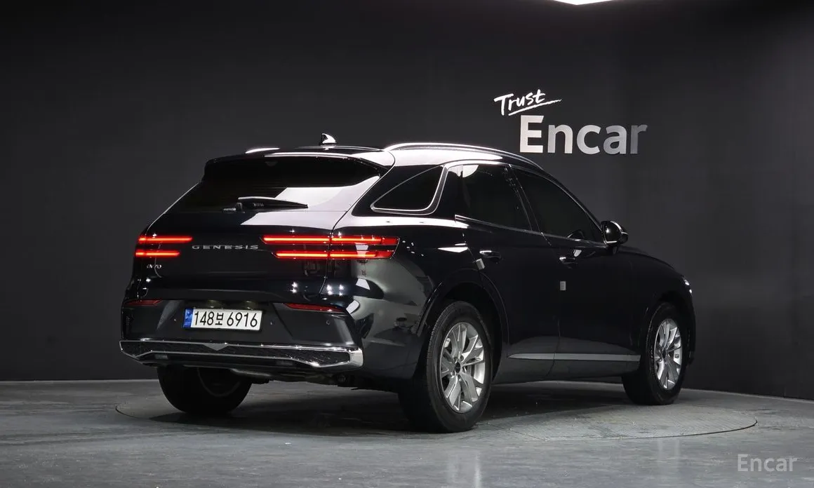 Photo 2 - Genesis GV70