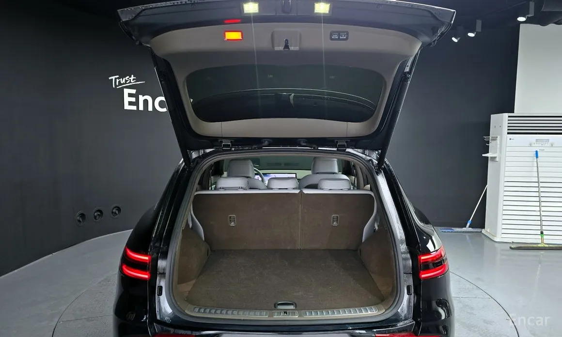 Photo 20 - Genesis GV70