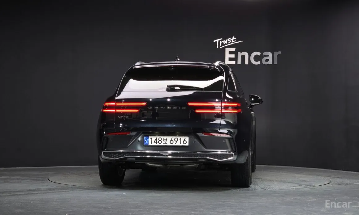 Photo 4 - Genesis GV70