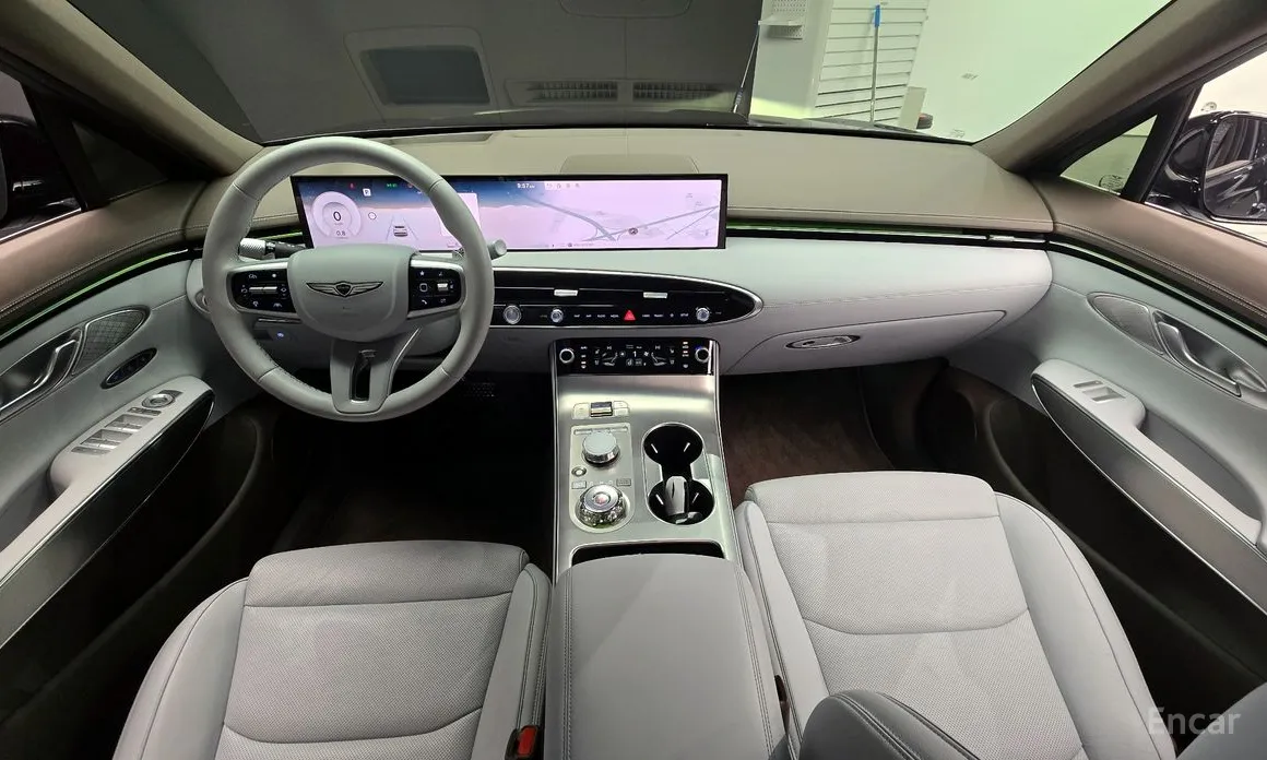 Photo 7 - Genesis GV70