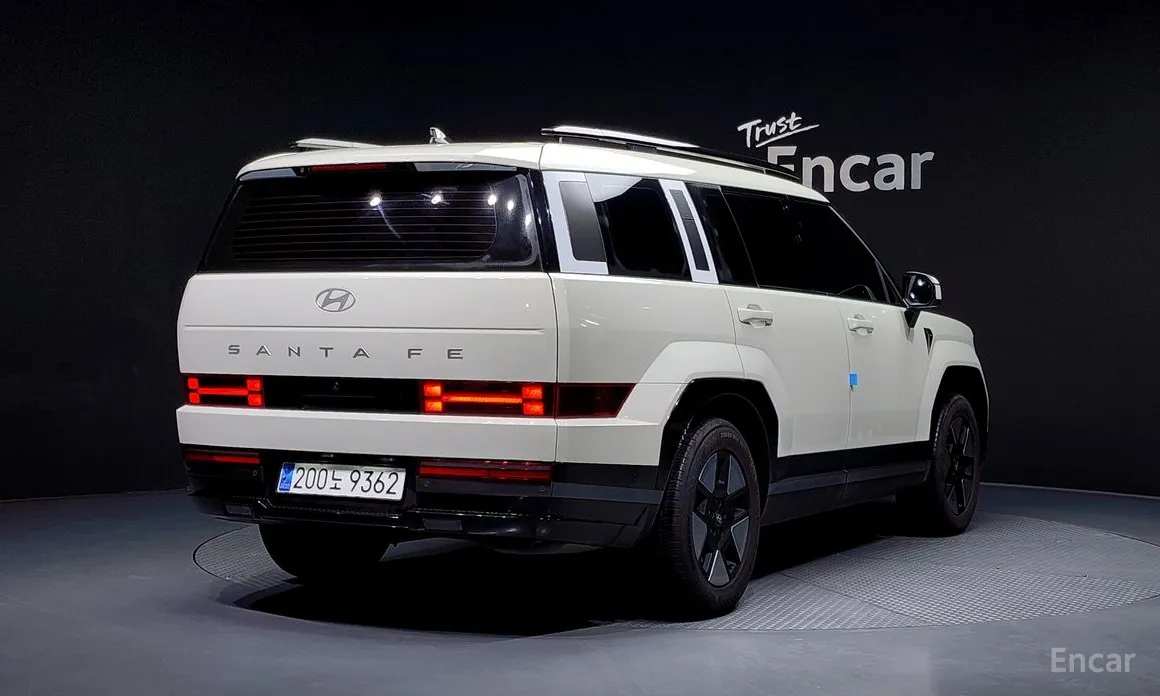 Фото 2 - Hyundai Santa Fe