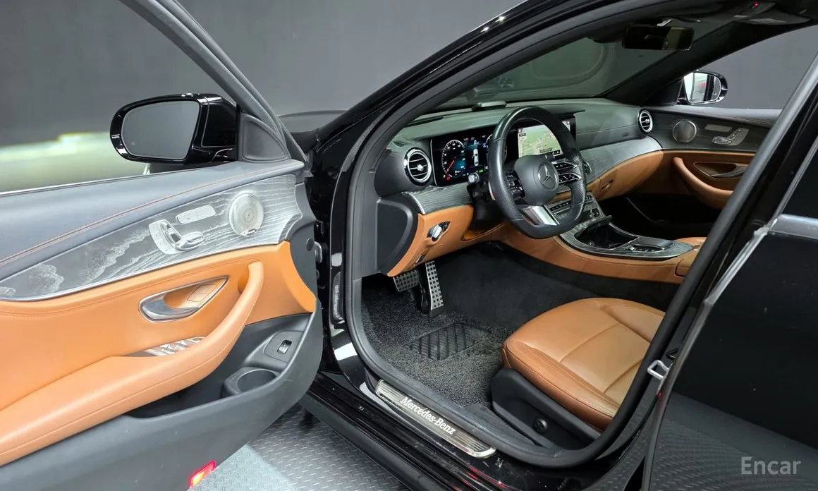 Фото 10 - Mercedes-Benz E-Class