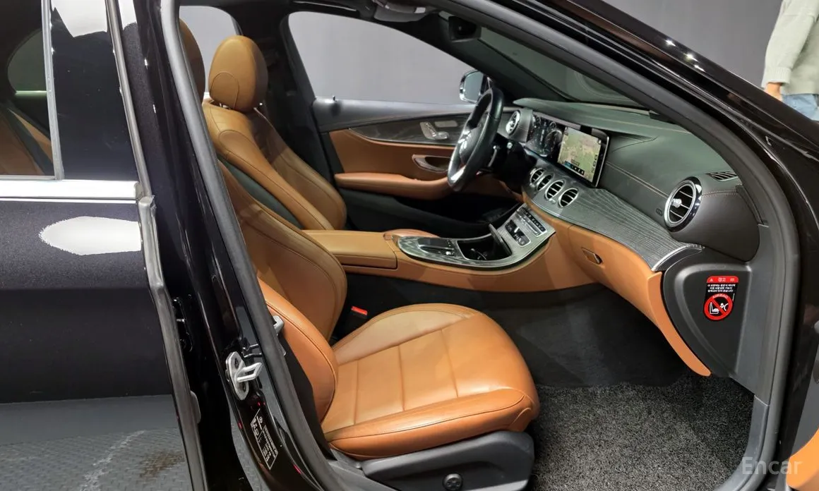 Фото 11 - Mercedes-Benz E-Class