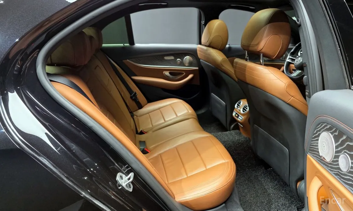 Фото 12 - Mercedes-Benz E-Class