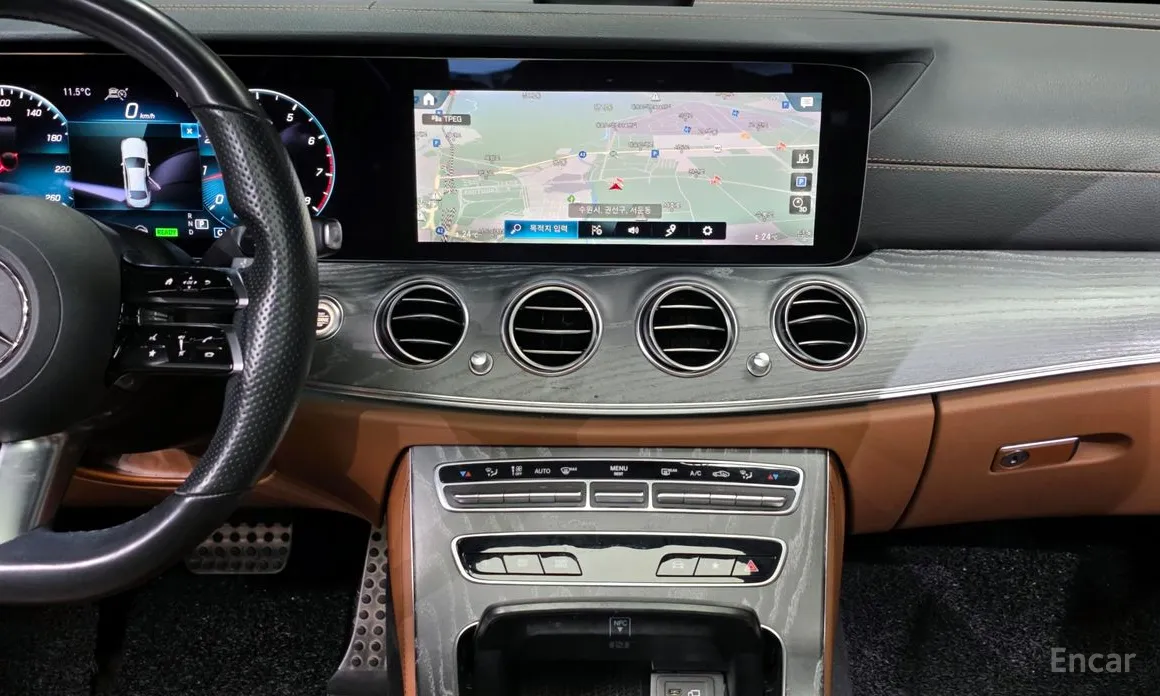 Фото 14 - Mercedes-Benz E-Class