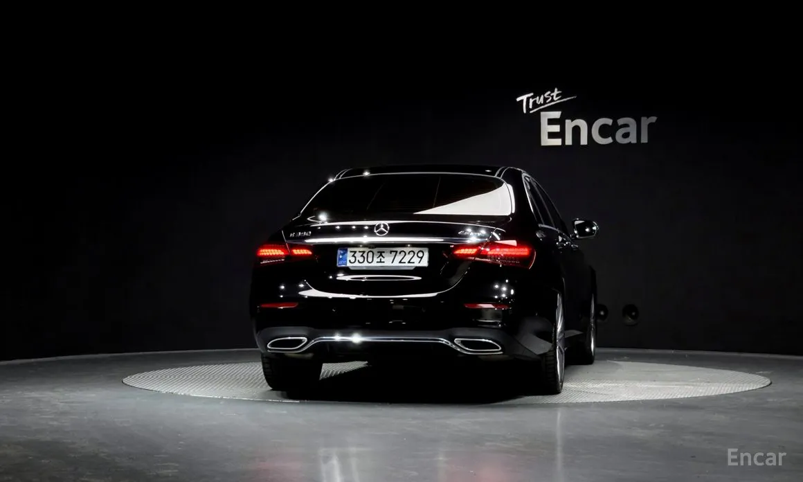 Фото 4 - Mercedes-Benz E-Class