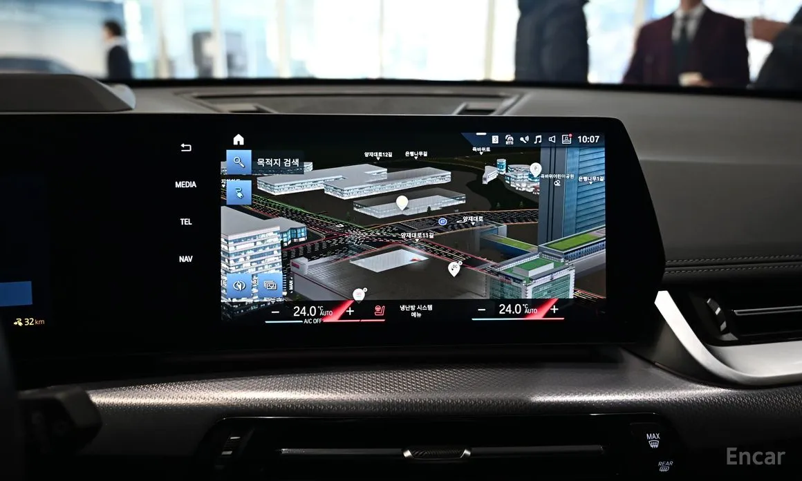 Фото 14 - BMW iX1