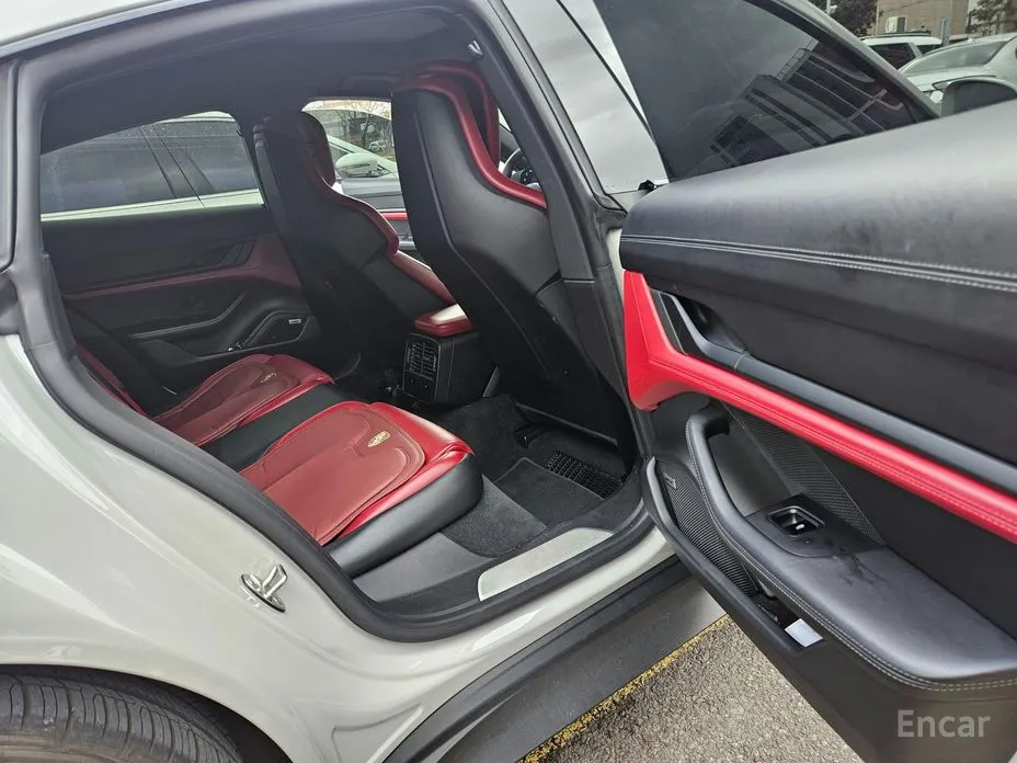 Фото 11 - Porsche Taycan