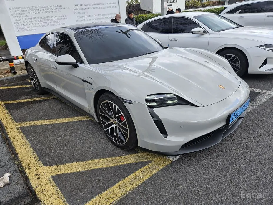 Фото 2 - Porsche Taycan