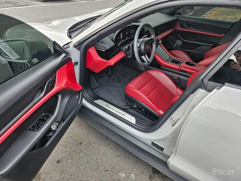 Фото 8 - Porsche Taycan