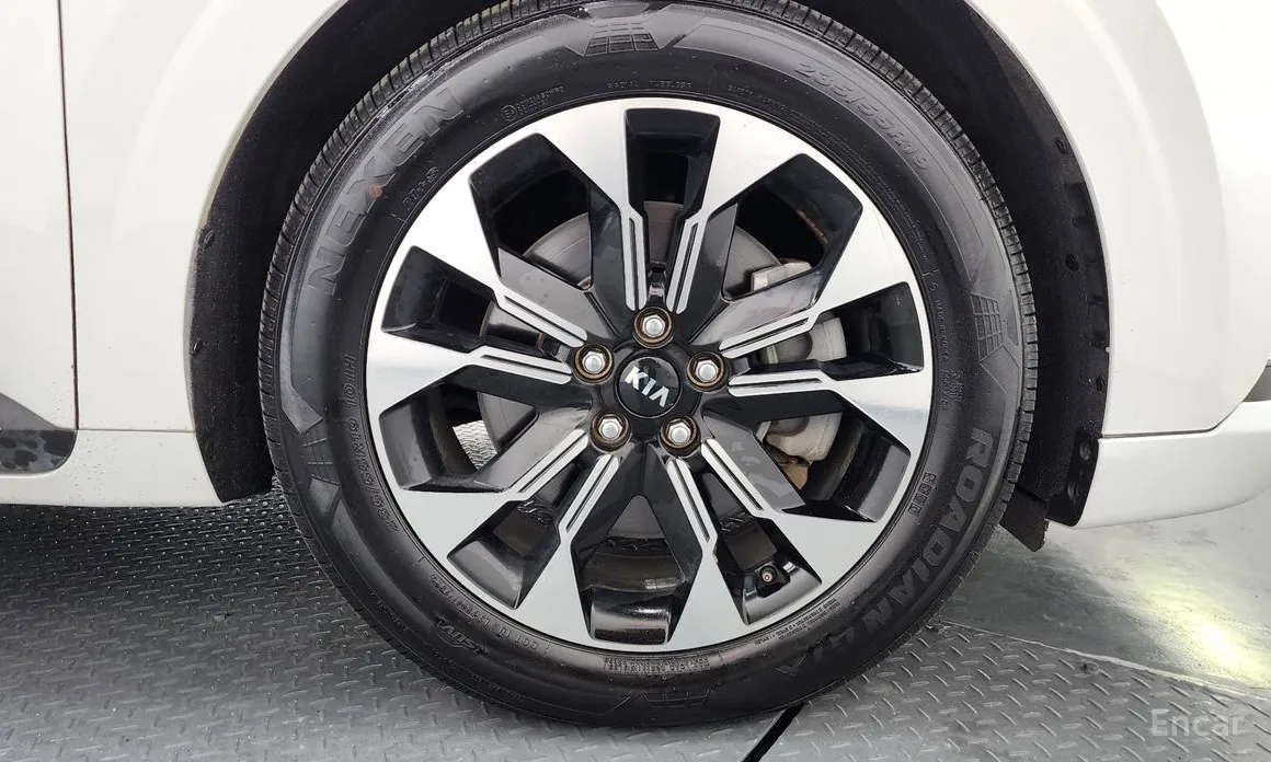 Фото 5 - Kia Carnival