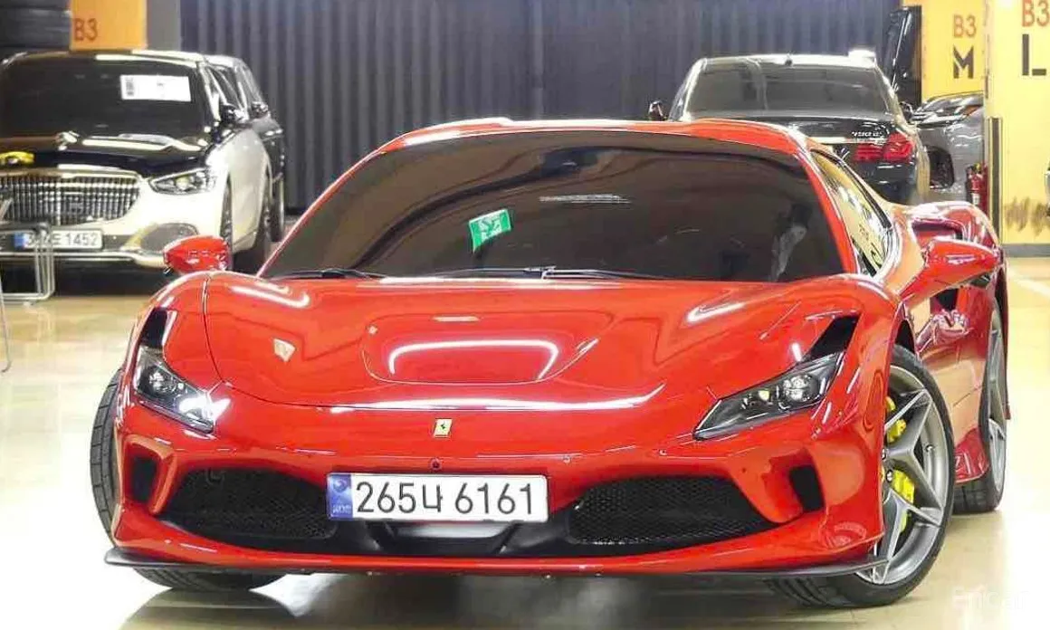 Фото 1 - Ferrari F8