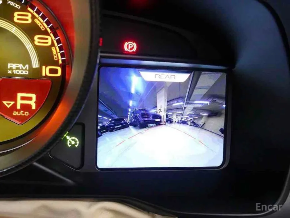 Фото 10 - Ferrari F8