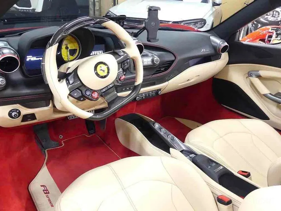 Фото 4 - Ferrari F8