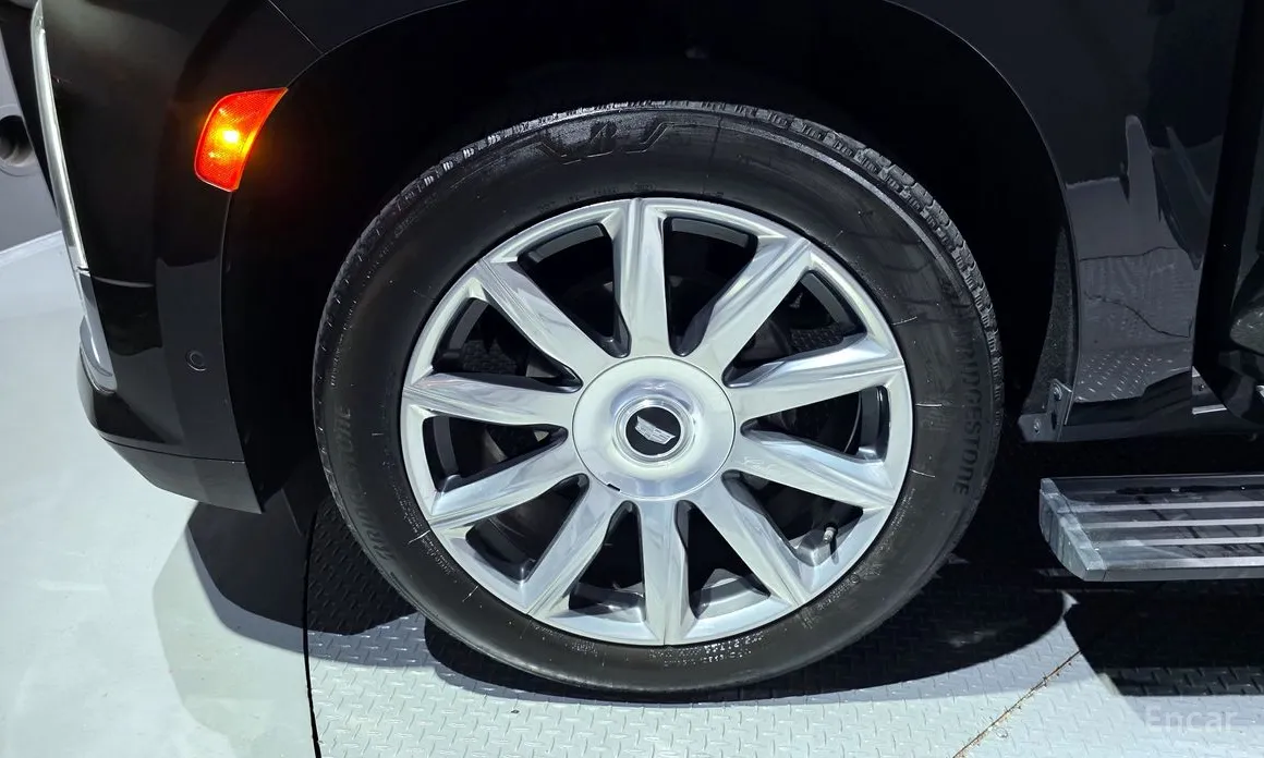 Фото 5 - Cadillac Escalade