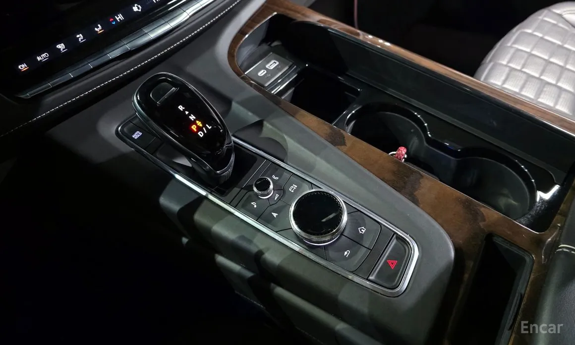 Фото 9 - Cadillac Escalade