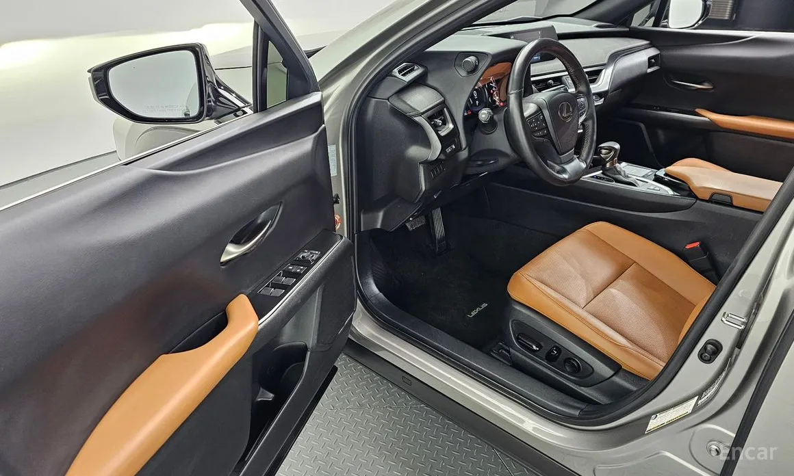 Фото 11 - Lexus UX