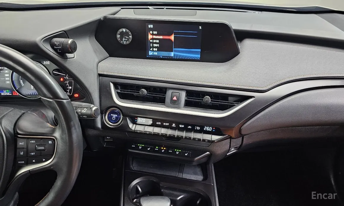 Фото 15 - Lexus UX