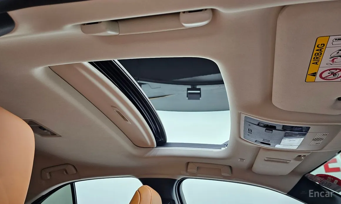 Фото 17 - Lexus UX