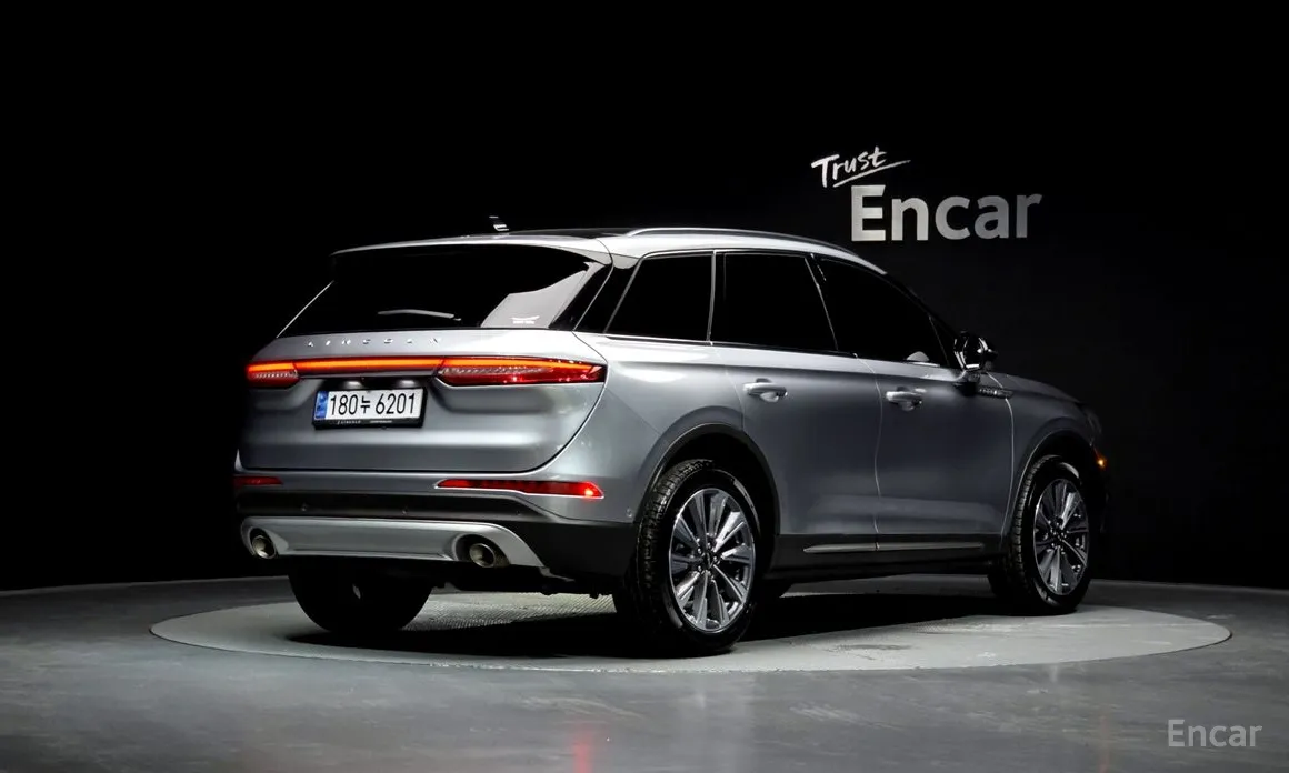 Фото 2 - Lincoln Corsair