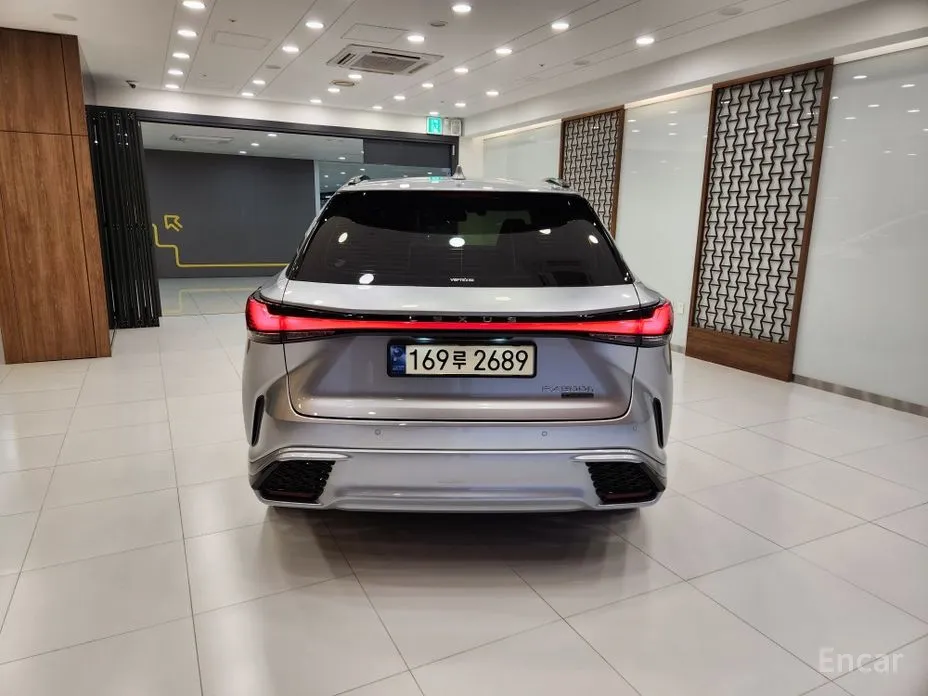 Фото 4 - Lexus RX