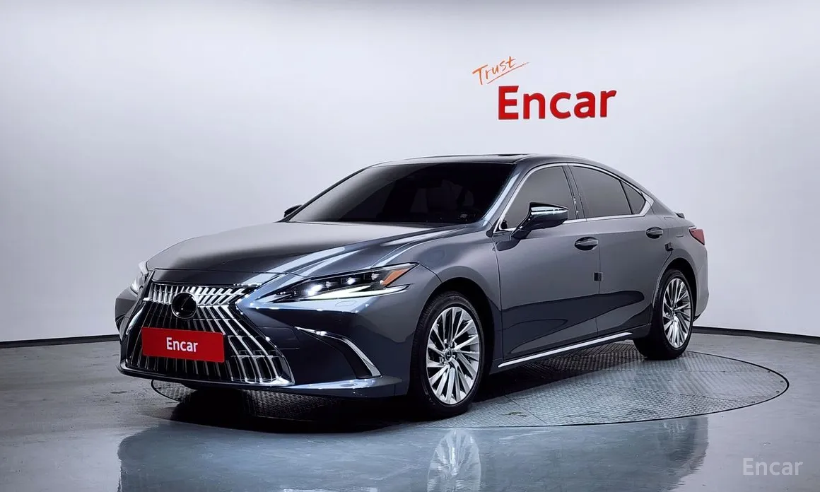 Фото 1 - Lexus ES