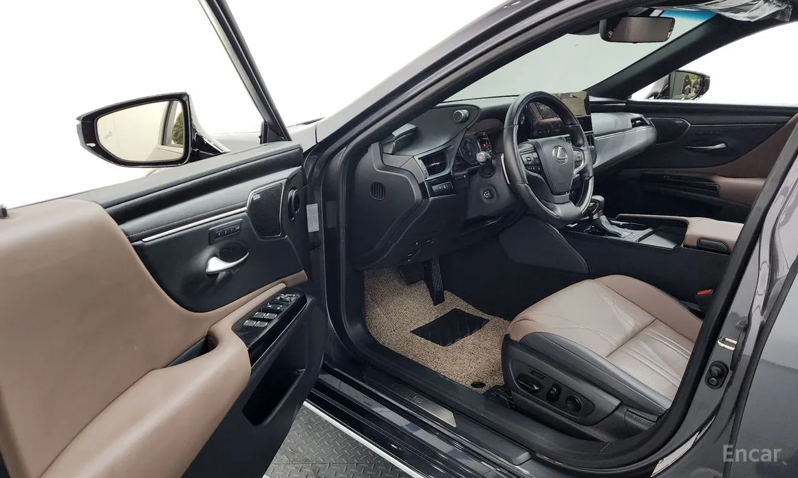 Фото 10 - Lexus ES