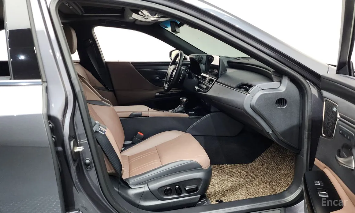 Фото 11 - Lexus ES