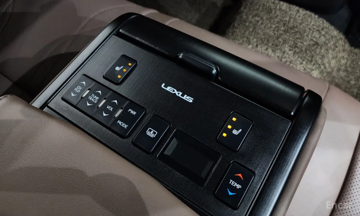 Фото 18 - Lexus ES