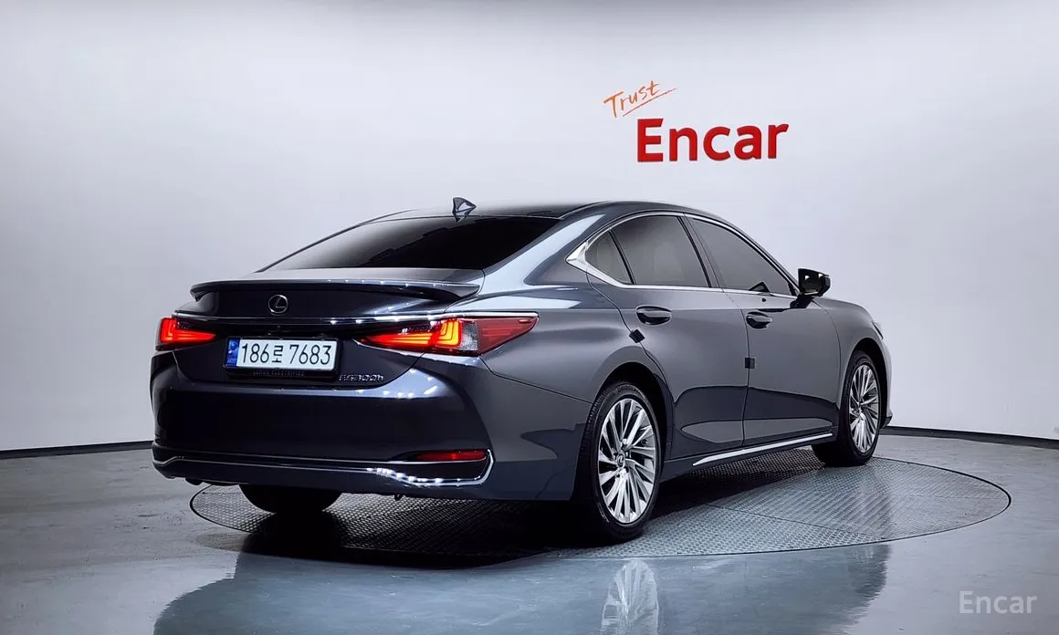 Фото 2 - Lexus ES