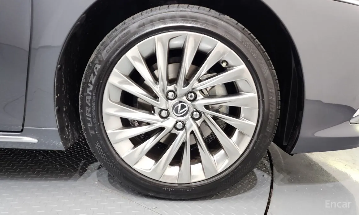 Фото 5 - Lexus ES