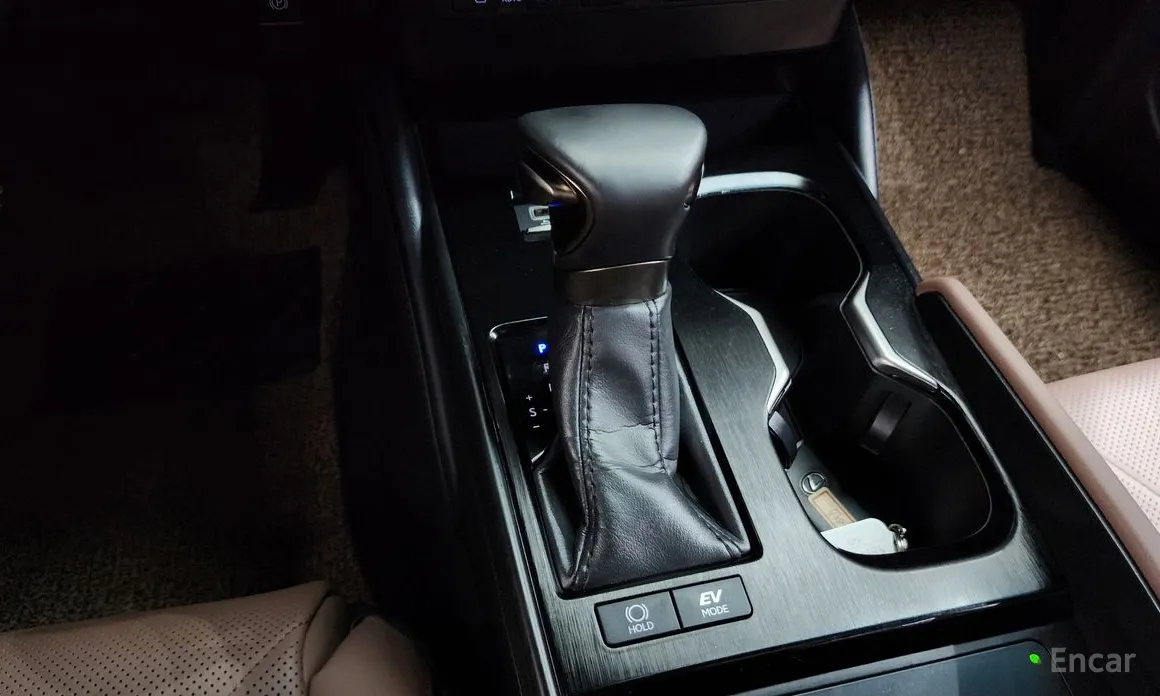 Фото 9 - Lexus ES