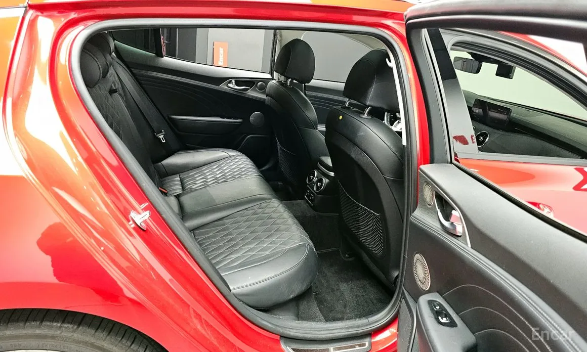 Фото 12 - Kia Stinger