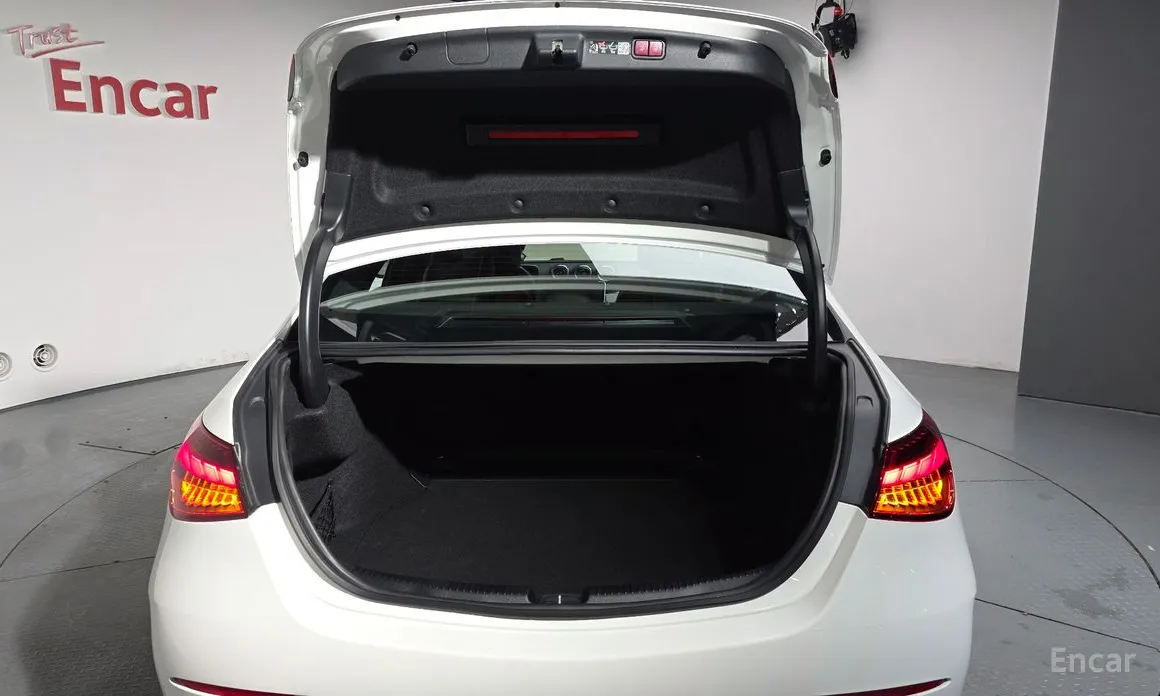 Фото 20 - Mercedes-Benz C-Class