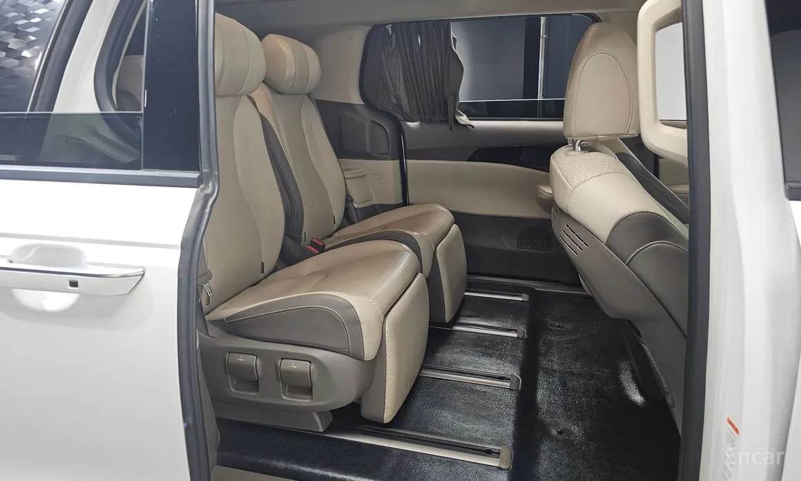 Фото 12 - Kia Carnival