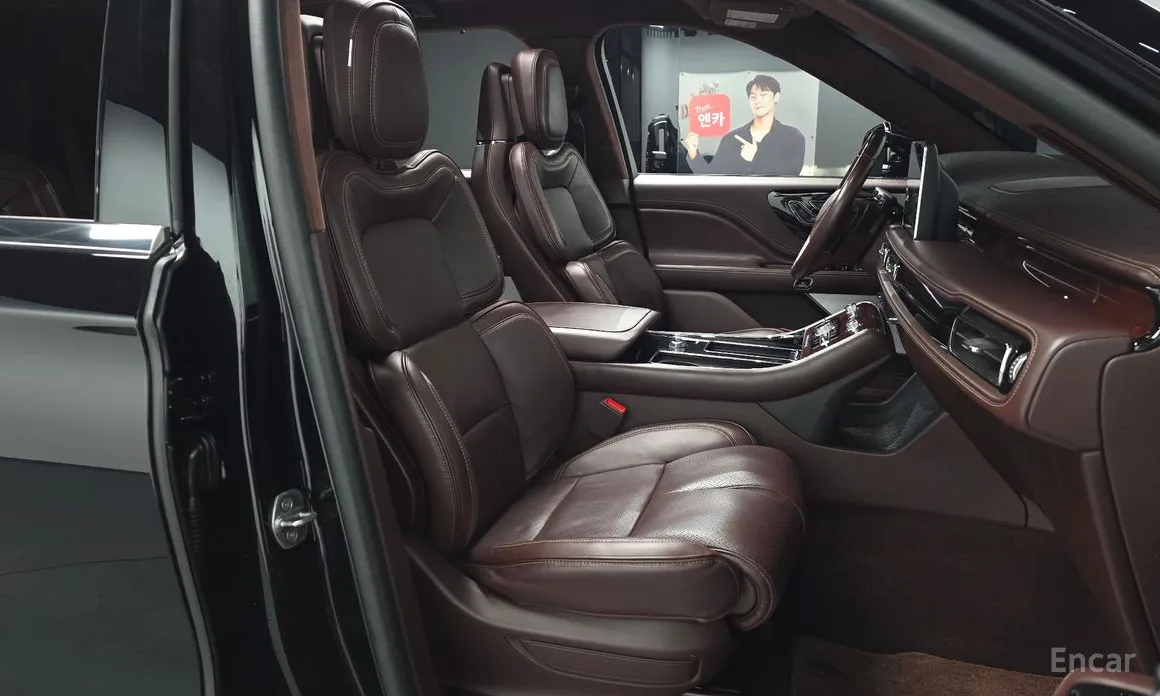 Фото 10 - Lincoln Aviator