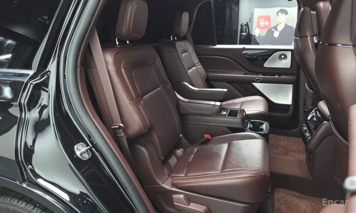 Фото 11 - Lincoln Aviator