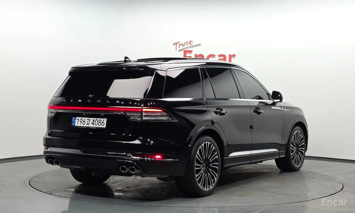 Фото 2 - Lincoln Aviator