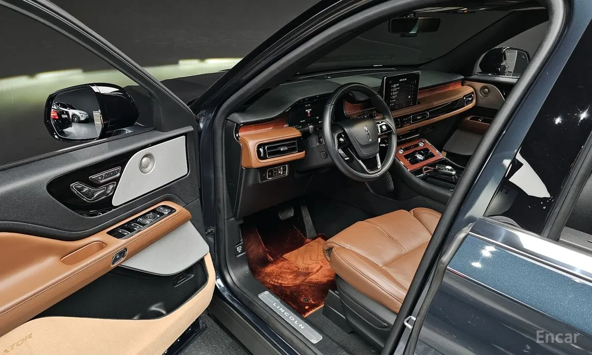 Фото 11 - Lincoln Aviator