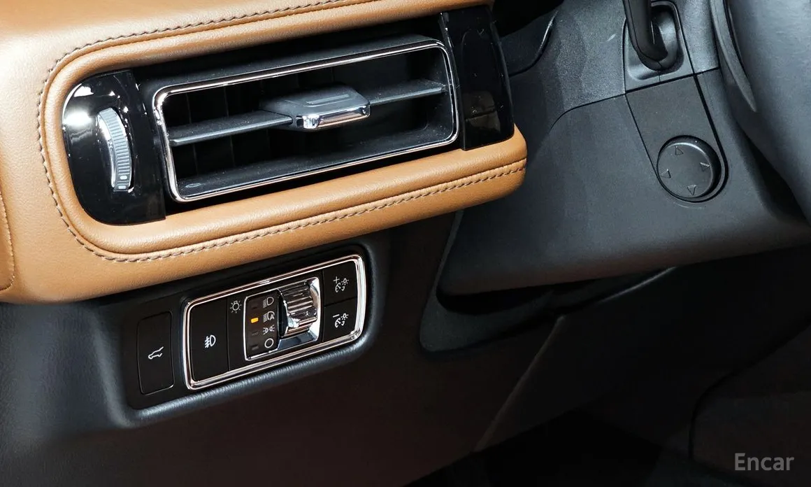 Фото 14 - Lincoln Aviator