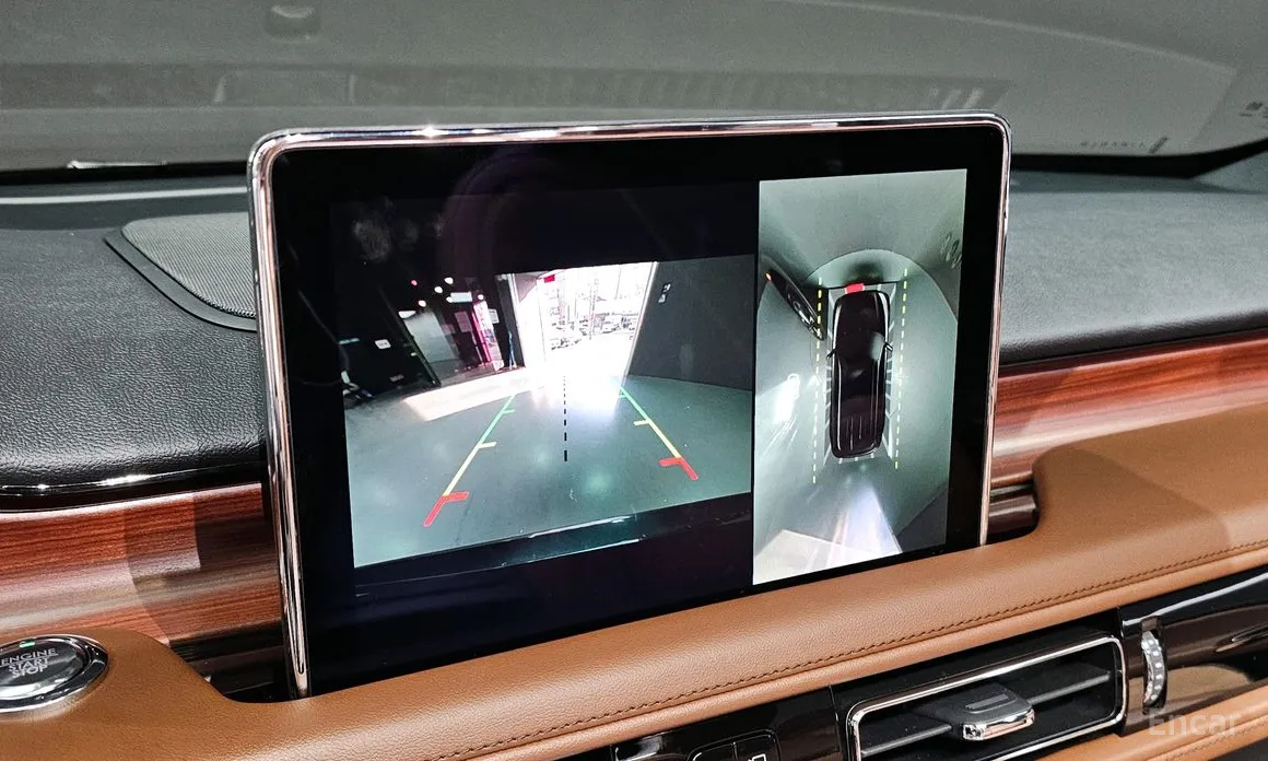 Фото 16 - Lincoln Aviator