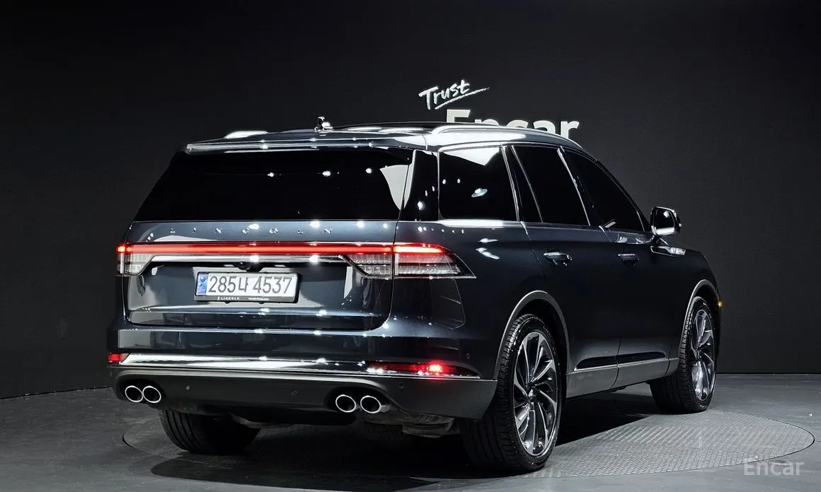 Фото 2 - Lincoln Aviator