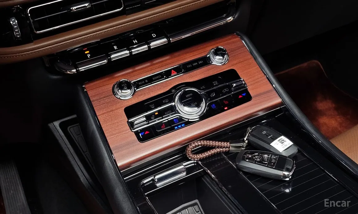 Фото 9 - Lincoln Aviator