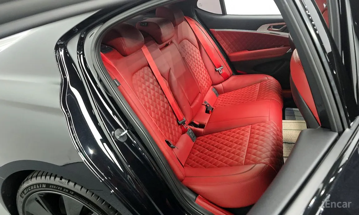Photo 12 - Genesis G70