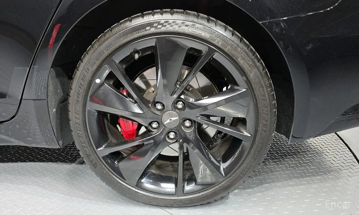 Photo 5 - Genesis G70
