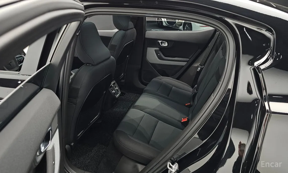 Фото 12 - Polestar 2