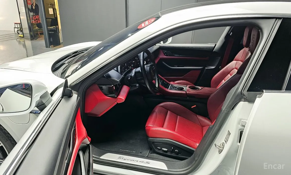 Фото 10 - Porsche Taycan