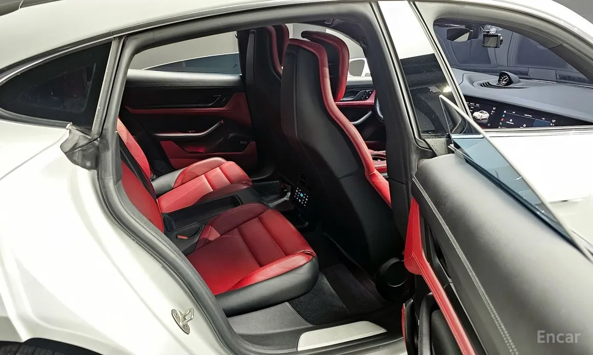 Фото 12 - Porsche Taycan