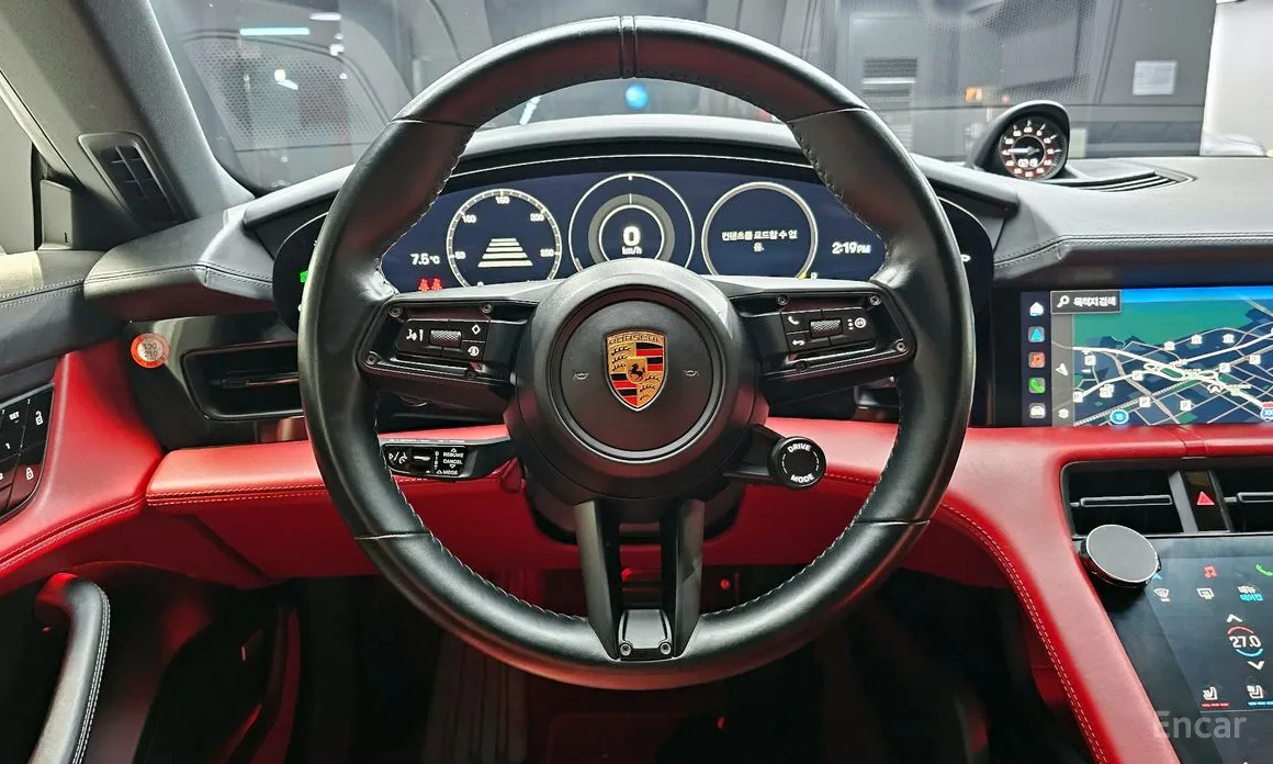 Фото 13 - Porsche Taycan