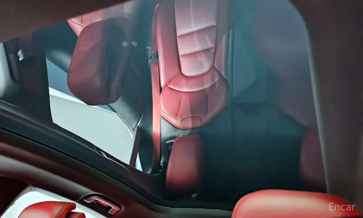 Фото 18 - Porsche Taycan